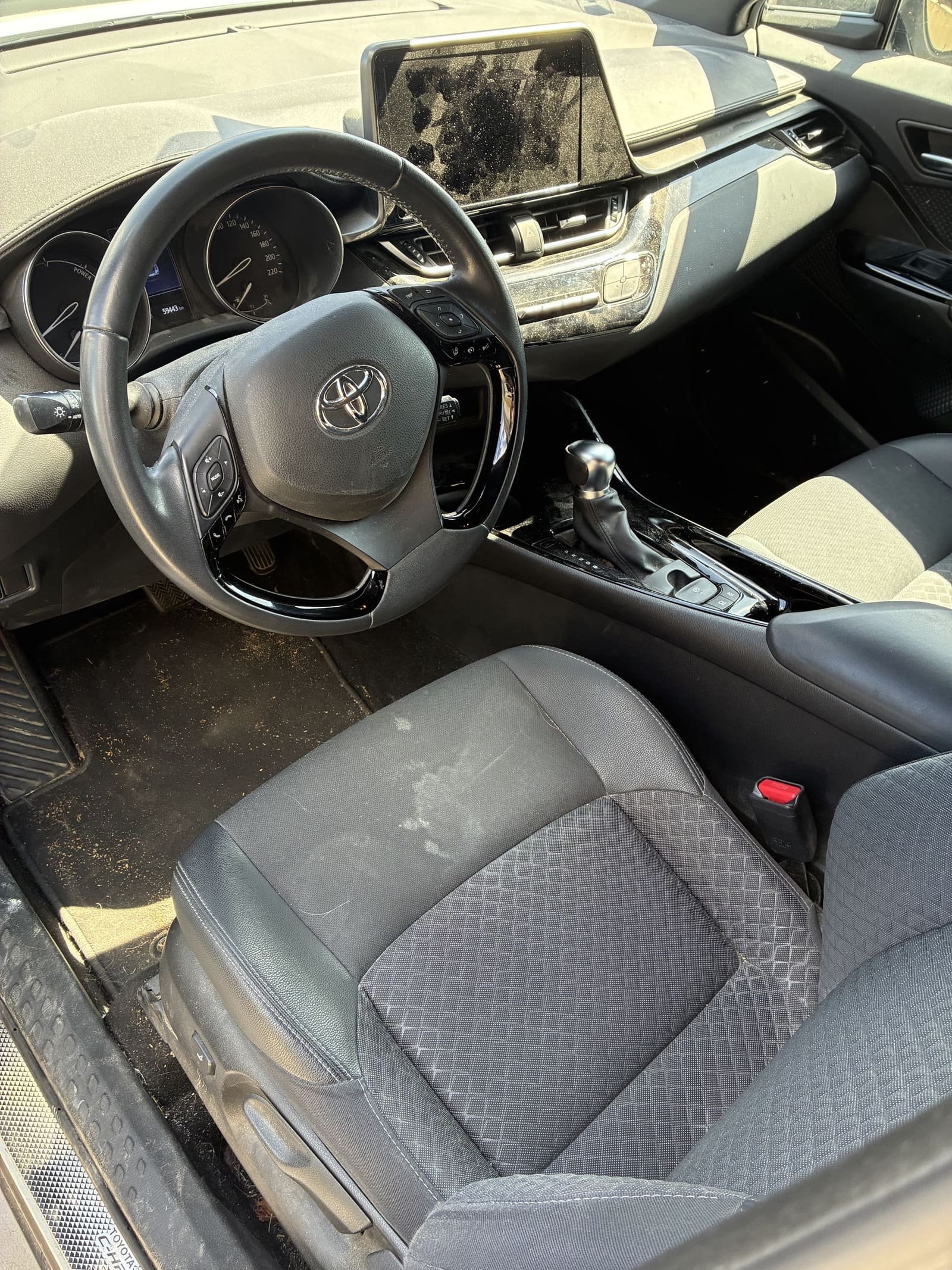 Nettoyage Toyota Yaris — avant intervention