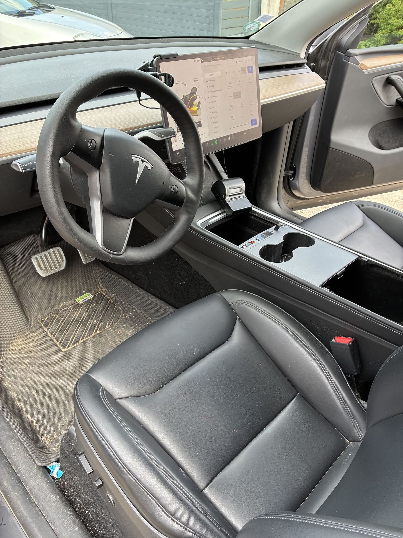 Nettoyage Tesla Model Y — avant intervention